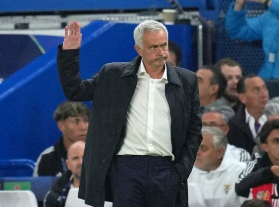 Benfica's head coach Jose Mourinho reacts during a Champions League opening phase soccer match between Chelsea and SL Benfica at Stamford Bridge stadium in London, Tuesday, Sept. 30, 2025. (AP Photo/Kin Cheung)