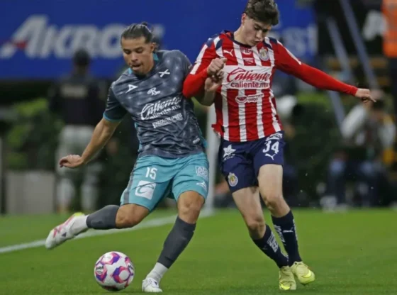 Chivas achieved its fourth consecutive victory in the 2025 Apertura Tournament with a score of 2-0 against Mazatlán.