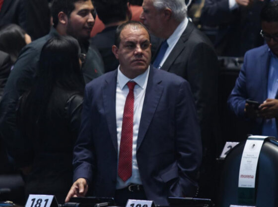 Cuauhtémoc Blanco minimiza críticas por jugar pádel durante sesión semipresencial.