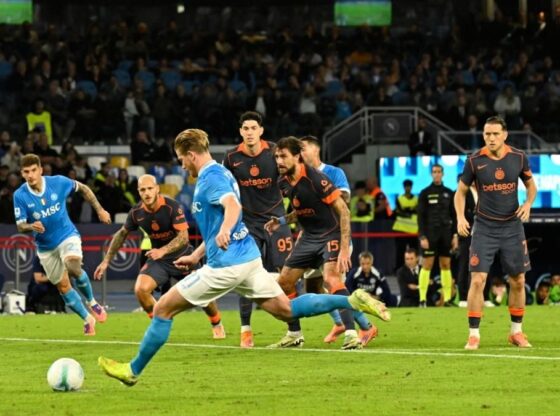 NAPLES (Italy), 25/10/2025.- Napoliâ€™s midfielder Kevin De Bruyne in action during the Italian Serie A soccer match between SSC Napoli and Inter FC in Naples, Italy, 25 October 2025. (Italy, Naples) EFE/EPA/CIRO FUSCO