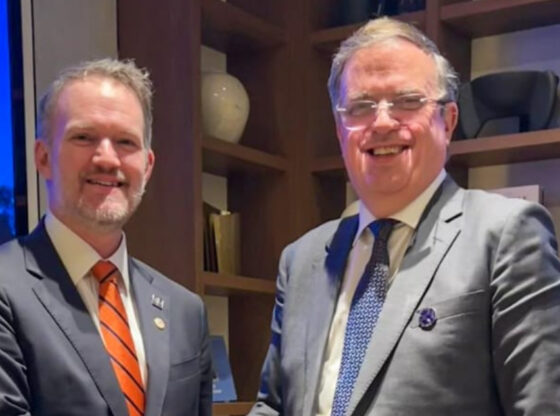 Ebrard se reúne con representante comercial de EU en el marco de la Cumbre del APEC.