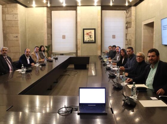 Albert Dalmau, gathered with the municipal entities