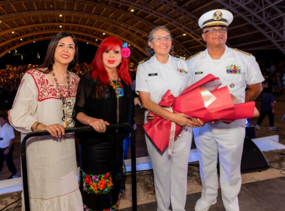 Hermana de Layda Sansores rinde cuentas frente al DIF de Campeche cantando.