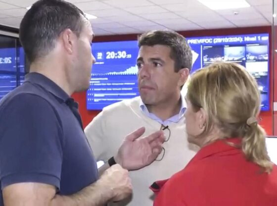 VALENCIA, 10/03/2025.- Capture of a video of the Cecopi meeting on October 29 recorded by the production company hired by Emergencies of the Generalitat, which collects images from 8:30 p.m. (background screen) and the president of the Generalitat Valenciana, Carlos Mazón (c), is seen at the Cecopi speaking with several officials, such as the then Minister of Emergencies Salomé Pradas (d) and the president of the Provincial Council of Valencia, Vicent Mompó (i). These videos, which have been incorporated into the judicial case investigating the management of the flood in which 229 people died, show how at the beginning of the meeting the situation in the Utiel-Requena area is discussed, the only region that at that time had situation 2 of the Special Flood Plan decreed. EFE/Generalitat Valenciana -EDITORIAL USE ONLY/ONLY AVAILABLE TO ILLUSTRATE THE ACCOMPANYING NEWS (MANDATORY CREDIT)-. -EDITORIAL USE ONLY/ONLY AVAILABLE TO ILLUSTRATE THE ACCOMPANYING NEWS (CREDIT MANDATORY)-