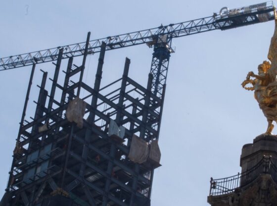 La economía mexicana se contrajo un 0.3% en el tercer trimeste de 2025, informó el Inegi.