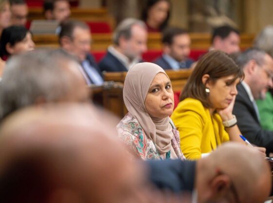 Barcelona, ​​01/10/2025 Politics. General policy debate in Parliament. Intervention of parliamentary groups and debate with the president. PHOTOS: Najat Driouech Ben Moussa during the Intervention of Albert Batet and Canadellal President of the Parliamentary Group of Junts per Catalunya. AUTHOR: MANU MITRU