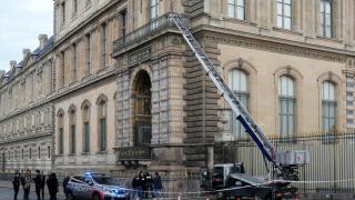 Police officers next to a forklift used by thieves to enter the Louvre Museum, on Quai François Mitterrand. The thieves reportedly stole jewelry from Napoleon's collection before fleeing the scene. Photo: Dimitar Dilkoff/AFP/dpa