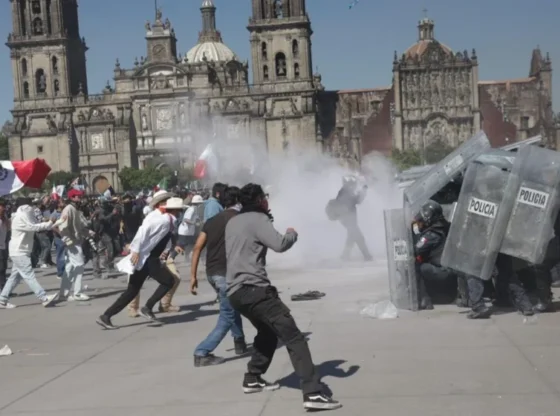 Pablo Vázquez reported that of the 100 police officers injured by the Generation Z march, only four required transfer to a hospital.