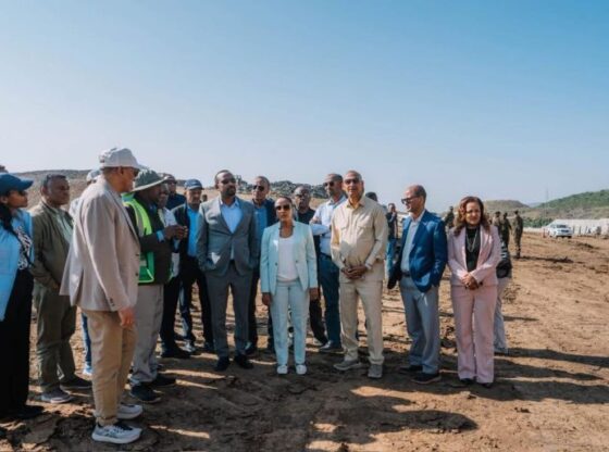 Ethiopian Prime Minister Abiy Ahmed inspects a new dam, the first for irrigation, in the Magach area of ​​Gondar city in the Amhara region.