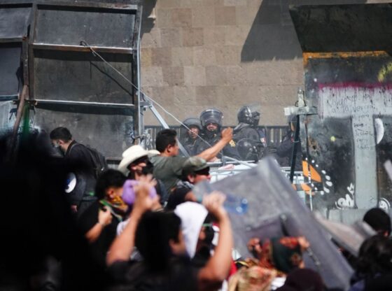 La Jefa de Gobierno de la Ciudad de México, Clara Brugada Molina, condenó este domingo los actos de violencia de la marcha "Generación Z" en el Zócalo.