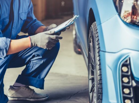 Inspection of a second-hand vehicle before sale