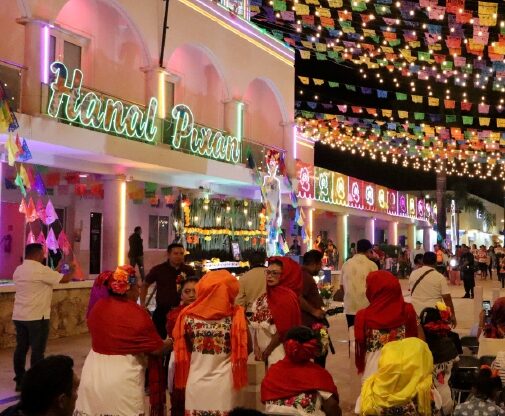 Sample of altars in the main park of Tizimín