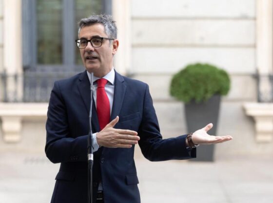 The Minister of the Presidency, Félix Bolaños, attends to the media.