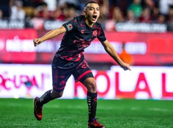 Gilberto Mora celebrates his historic goal in the Liga MX