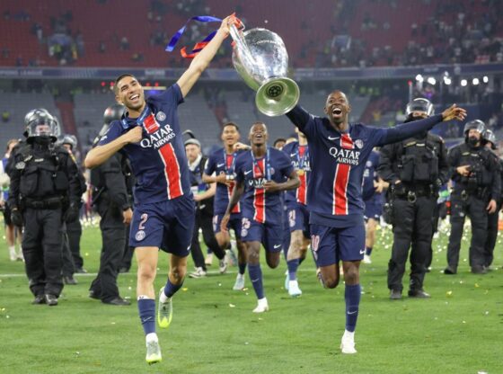 Munich (Germany), 31/05/2025.- Ousmane Dembele (R) and Achraf Hakimi (L) of PSG celebrate with the trophy after winning the UEFA Champions League final between Paris Saint-Germain and Internazionale Milano, in Munich, Germany 31 May 2025. (Liga de Campeones, Alemania) EFE/EPA/CHRISTOPHER NEUNDORF. paris saint germain psg . inter. liga campeones 2024/2025 paris saint germain psg . inter. final. accion. allianz arena