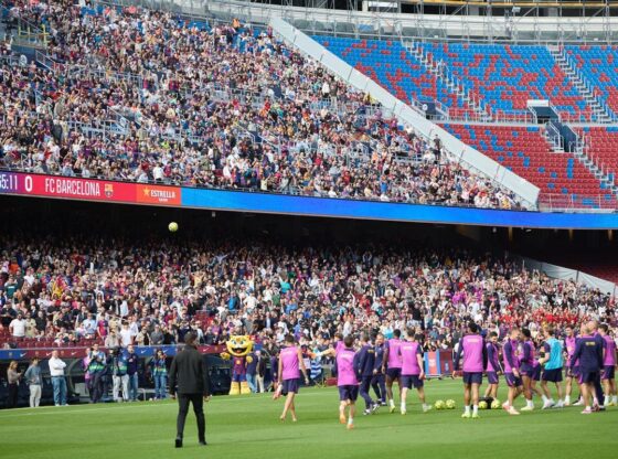 The spectacular images of the Camp Nou open-door training session