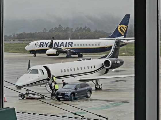 The plane in which King Emeritus Juan Carlos I arrived at Vigo airport today.