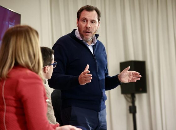 The Minister of Transport and Sustainable Mobility, Óscar Puente, speaks during a public event, at the Hotel Veracruz, on November 21, 2025, in Don Benito, Badajoz, Extremadura (Spain). Puente accompanies Gallardo in this pre-electoral event ahead of the elections called in Extremadura for December 21, 2025. NOVEMBER 21, 2025;ELECTIONS;EXTREMEÑOS;CAMPAIGN;PRE-CAMPAIGN;SOCIALISTS;POLITICS; Jorge Armestar / Europa Press 11/21/2025. Óscar PUENTE; Jorge Armestar