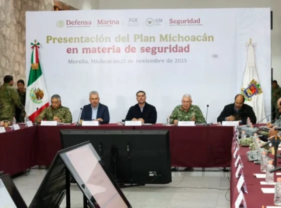 The Security Cabinet met with the governor of Michoacán, mayor and businessmen to review the progress of Operation Paricutin.