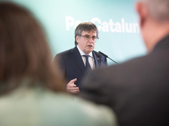 The president of Junts, Carles Puigdemont, during a press conference, at the Les 5 Éléments space, on October 27, 2025, in Perpignan (France). The Junts executive, led by Puigdemont, has unanimously agreed to break with the PSOE. The decision must be ratified by the militancy in internal consultation this Wednesday and Thursday. Before, the formation will hold a National Council this Tuesday in Barcelona to address the agreed decision. OCTOBER 27, 2025;PUIGDEMONT;CARLES PUIGDEMONT;FRANCE;PERPIGNAN;JUNTS;PRESS CONFERENCE;GOVERNMENT;BREAKUP;PSOE;SÁNCHEZ Glòria Sánchez / Europa Press 10/27/2025. CARLES PUIGDEMONT; Glòria Sánchez;