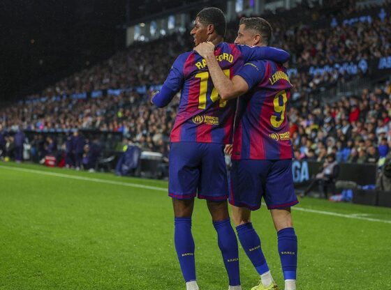 Marcus Rashford and Robert Lewandowski celebrate the Pole's third goal against Celta