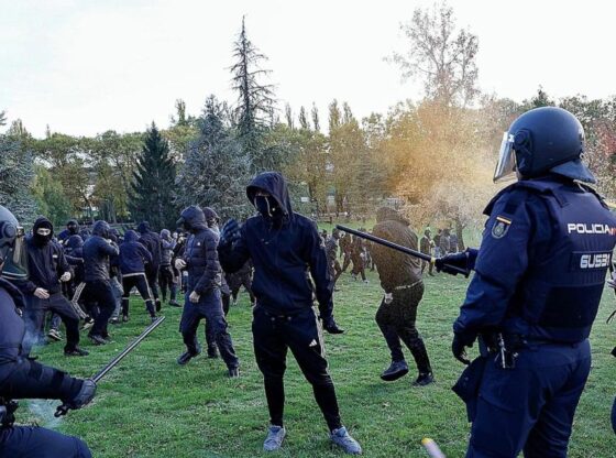 Violent leftists confront riot police on the campus of the University of Navarra.
