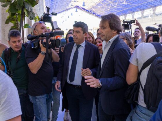 Mazón with his chief of staff, José Manuel Cuenca.