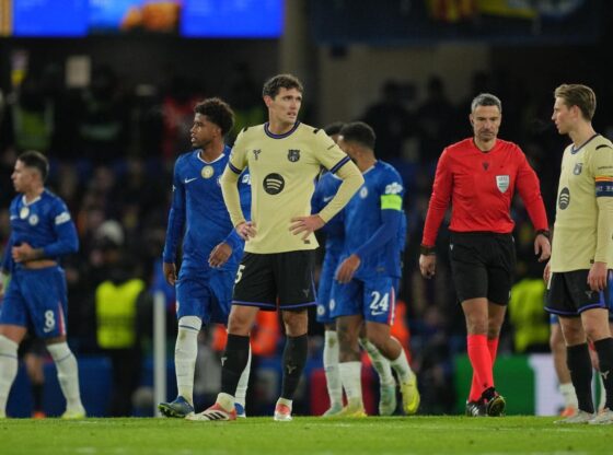 Barça players lament during their defeat against Chelsea.