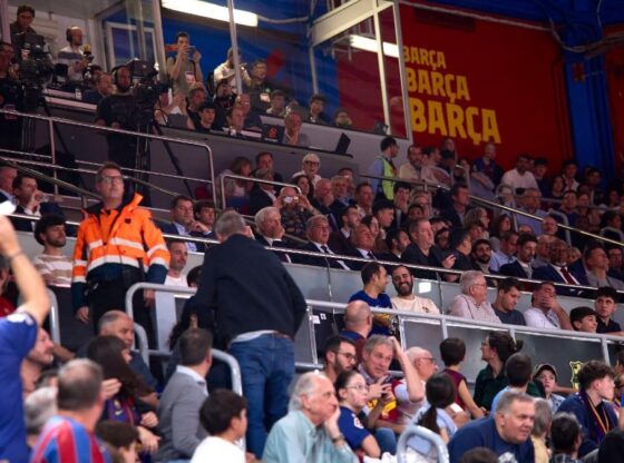 A large number of Palau fans called for the resignation of Josep Cubells after a new defeat against Real Madrid