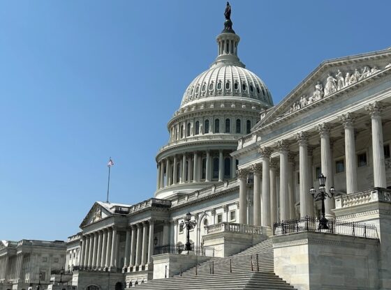 El Senado de EU aprobó el paquete de financiación largamente esperado que pondría fin al cierre del gobierno, acercando así al Congreso a la solución.