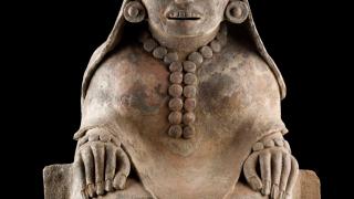 Female sculpture with quechquémitl and tangle Zapotec culture Santa María Mixtequilla, Oaxaca 200-900 AD. C. Barro National Museum of Anthropology