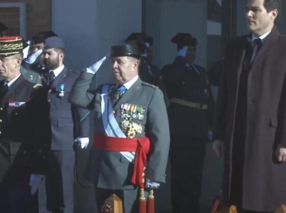 Lieutenant General Jarava, at the swearing-in of the Flag of the 100th Promotion of the Valdemoro Young Guards School. To his left, the then Secretary of State for Security, José Antonio Nieto.