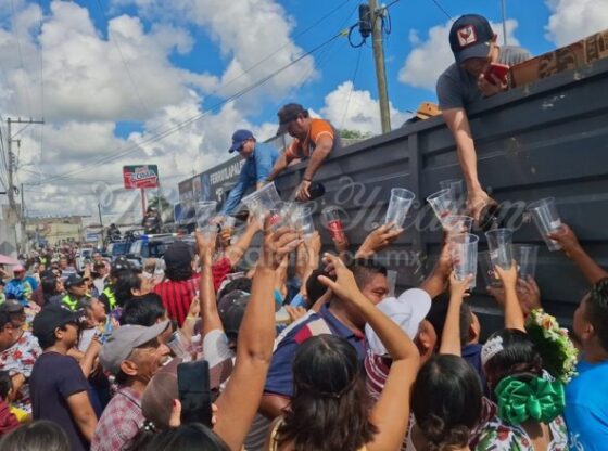 People on horses participated in the Tizimín Convite 2025, dances were performed and soft drinks and beer were distributed