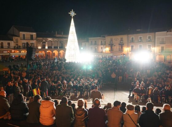 Vox rally with Santiago Abascal in the Plaza Mayor of Trujillo, on December 1.