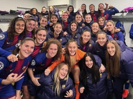 The Barça B players celebrate that they close 2025 as leaders after beating Cacereño