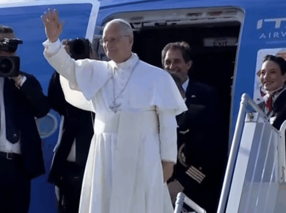 La Presidenta Sheinbaum reveló que está tratando de sostener una llamada telefónica con el Papa León XIV para invitarlo personalmente a visitar México.