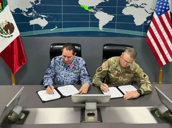 The Secretary of National Defense joined the training program of the California National Guard, United States.