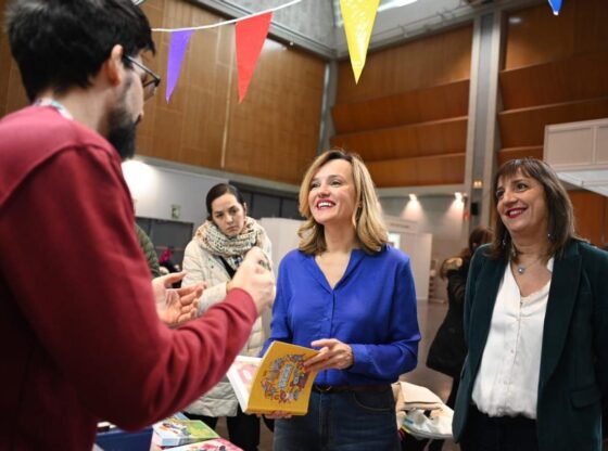 The general secretary of the PSOE Aragón, Pilar Alegría, with Lola Ranera this Saturday at the Comic Fair in Zaragoza.