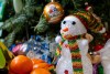 A characteristic ritual to receive the spirit of Christmas consists of offering tangerines, flowers, decorations and other objects that convey a positive meaning.