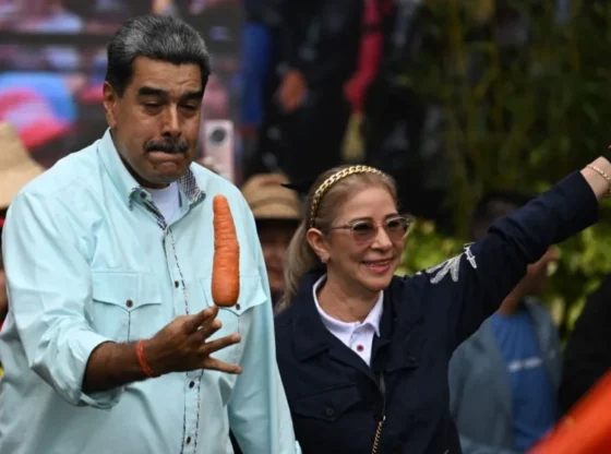 The United States confiscates oil and sanctions those close to him, while Trump assures that the end of Maduro is imminent.