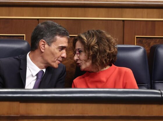 The President of the Government, Pedro Sánchez, and the First Vice President and Minister of Finance, María Jesús Montero, during a Government control session, in the Congress of Deputies, on November 12, 2025, in Madrid (Spain). Sánchez has attended Congress to report on the results of the latest international summits, the meeting of the last European Council and the situation of public services in Spain, among other matters. The session has been marked by the lack of budgets for 2026 and Junts' blockade of the coalition government. NOVEMBER 12, 2025 Eduardo Parra / Europa Press 11/12/2025. MARÍA JESÚS MONTERO; PEDRO SÁNCHEZ; Eduardo Parra