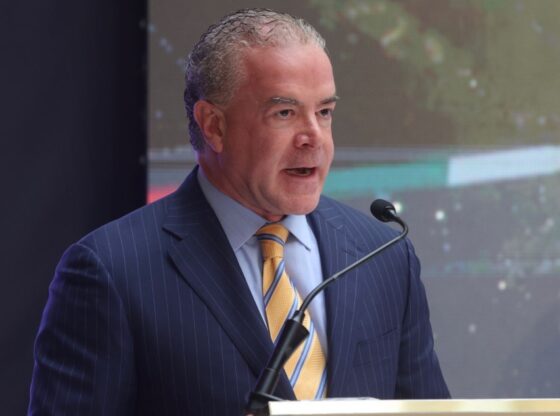 La UIF congela las cuentas de Raúl Rocha Cantú.