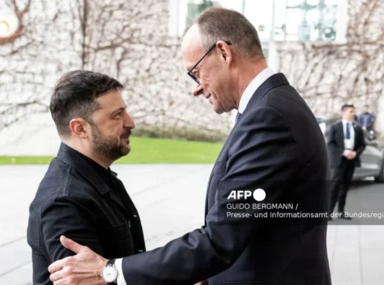 Ukraine meets with US emissaries to negotiate an end to the war